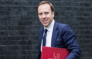 здравният министър великобритания хиляди британци участват изпитване бустерна ваксинационна доза