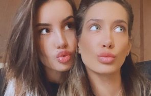 сестрите тюркмен цупят устни летището