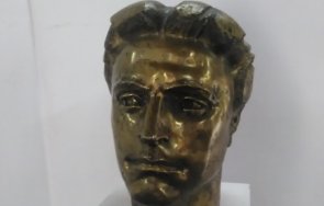 скулптурен портрет васил левски получи дарение община дупница