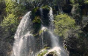 наплив туристи скакавишкия водопад