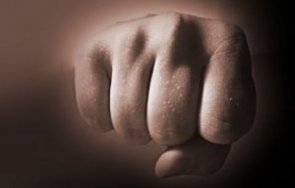 мъж избити зъби меле кафене цар калоян