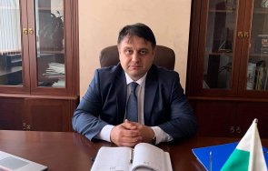 областният управител софийска област радослав стойчев направи оглед залата обработват протоколите вота снимки