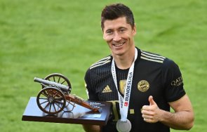 лева влезе историята