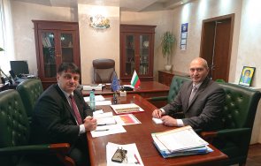 областният управител софийска област радослав стойчев проведе срещи одмвр изборите снимки