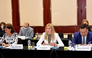 зам министър нели андреева започва строителството проекти стойност 930 млн лева