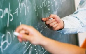 учител малтретирал ученици минава административно наказание последната дума съда