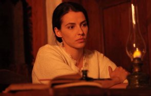 Неда Спасова като Венета