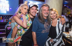 горещо зуека натиска пищна дама афтър партито капките снимки