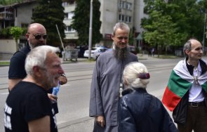 скандал пик дионисий йоло денев затапиха бул черни връх данс полицията пази стотици коли блокирани снимки