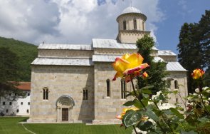 сръбският премиер възмути представят сръбските църкви косово албански