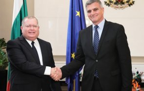 стефан янев разговаря конфликта газа посланика израел йорам елрон