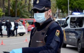 испания откриха труп мъж статуя динозавър