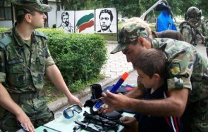 юни армията отваря казармите деца