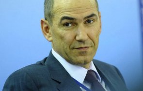 хиляди словенци поискаха оставката премиера страната