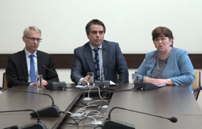 извънредно пик трима министри брифинг мерките образованието туризма ученици учители безплатни екскурзии лятото живо обновена