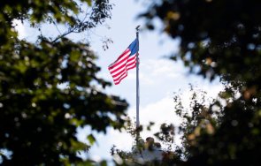 сащ отдават почит загиналите войните