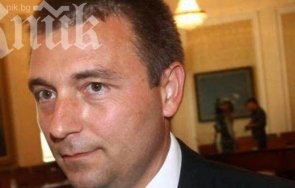 уволненият зам директор данс шпионският скандал олигарсите бяха нещо беше пипано години успяхме