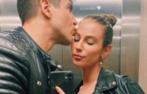 иво аръкова едрогърдата габи натискат асансьор снима