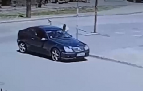 агресия пътя бабаит нападна жена клаксон заради отнето предимство