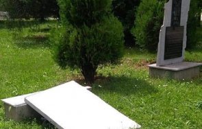 закопчаха македонеца срутил паметник хан аспарух