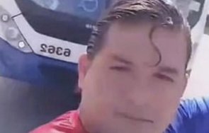 автобус отнесе бразилски комик костюм супермен опитал спре