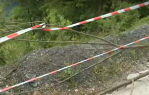 бедствие свлачище гълта единствения път села махали своге