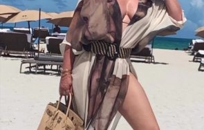 Дарина Павлова заголи гръд в Маями