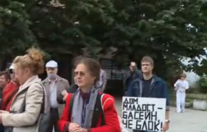 варна скочиха протест заради събарянето плувния комплекс дом младост