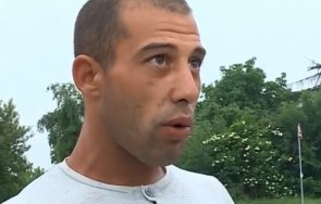 бащата изхвърленото терасата бебе майката първи път опитва убие