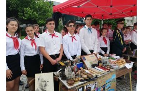 тровят съзнанието ученици кърджали комунистически лъжи митове