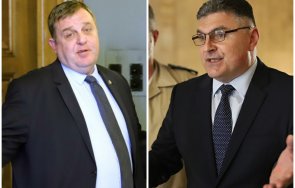 служебният военен министър твърди обществените поръчки били посочване изпълнител