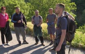 десетки доброволци включиха почистването сливенския балкан