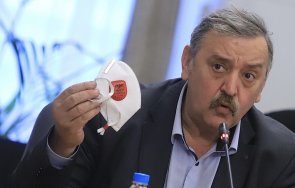 журналистът ивелин николов ковидиотите изпратили достойния проф кантарджиев пенсия паднете тежко власт