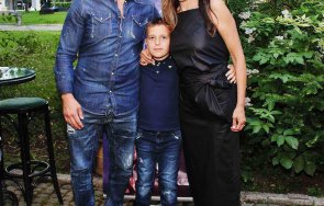 премиера стъки столичният елит аплодират първия роман юлияна дончева снимки