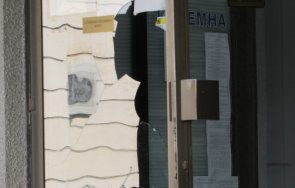 обезумял мъж размахва нож центъра русе счупи стъкло полицията