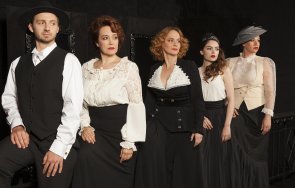 пръв път години народният театър тръгва национално турне