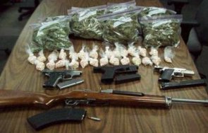 задържаха мъж искър наркотици оръжие