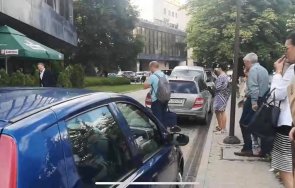 първо пик граждани освиркаха стойчо кацаров насред софия видео
