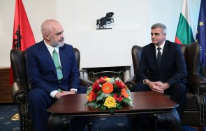 янев провежда среща премиера албания неофициално искаме назаем машини вота