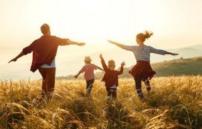 любопитно родителите две деца живеят дълго