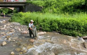 близо 200 доброволци враца почистиха около река лева