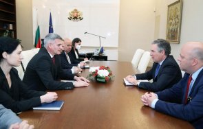 стефан янев проведе среща посланика кралство испания алехандро поланко мата