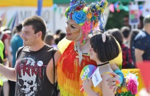 партията орбан иска забрани лгбт съдържанието лица години