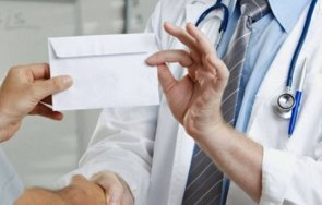 принуда близо една пета българите плащат подкуп здравна грижа