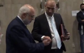 разкритие минеков прибра министерство културата скандален протестър спрял метрото светослав трайков менте сайтовете бабикян обслужва момче всичко сним