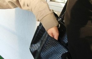 пращат съд крадла изтеглила 1700 лева чужда карта