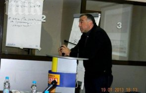 босът троловете другарят кутев спец полови болести директор чез кинорежисьор без нито един филм вече ментор мма