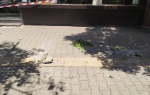отломка фасада сграда падна спирка площад македония