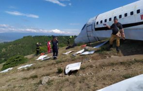 гражданска защита демонстрира спасяване пасажери самолетна катастрофа снимки