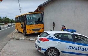 училищен автобус вряза къща хасковско село